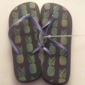 NWOT Isaac Mizrachi NY Pineapple Black Flip Flops